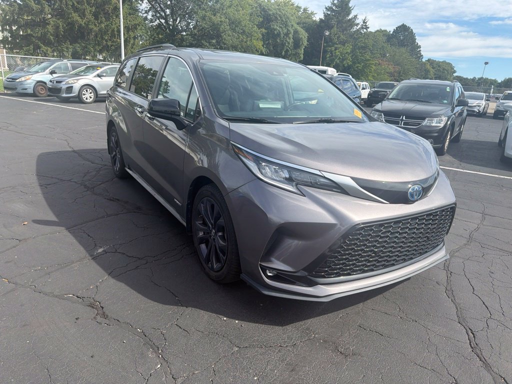 Used 2021 Toyota Sienna XSE w/ XSE Plus Package FWD image 4