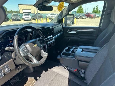 Used 2024 Chevrolet Silverado 2500 LT AWD/4WD image 14