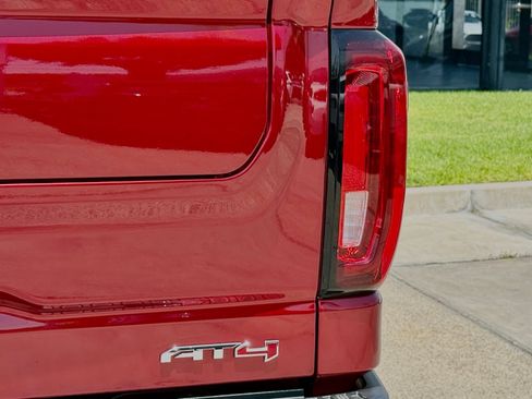 Used 2025 GMC Sierra 1500 AT4 w/ Technology Package AWD/4WD image 14