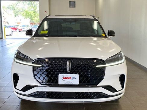 New 2025 Lincoln Aviator AWD w/ Jet Appearance Package image 3