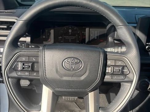 Used 2026 Toyota 4Runner SR5 RWD image 8