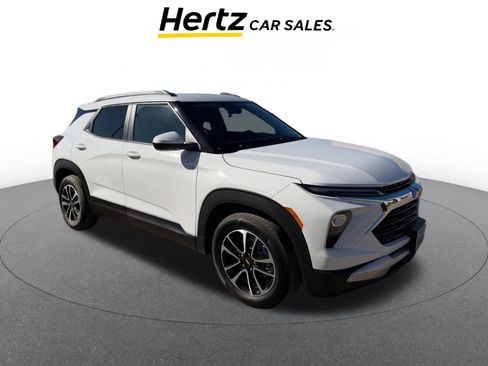 Used 2025 Chevrolet TrailBlazer LT image 1