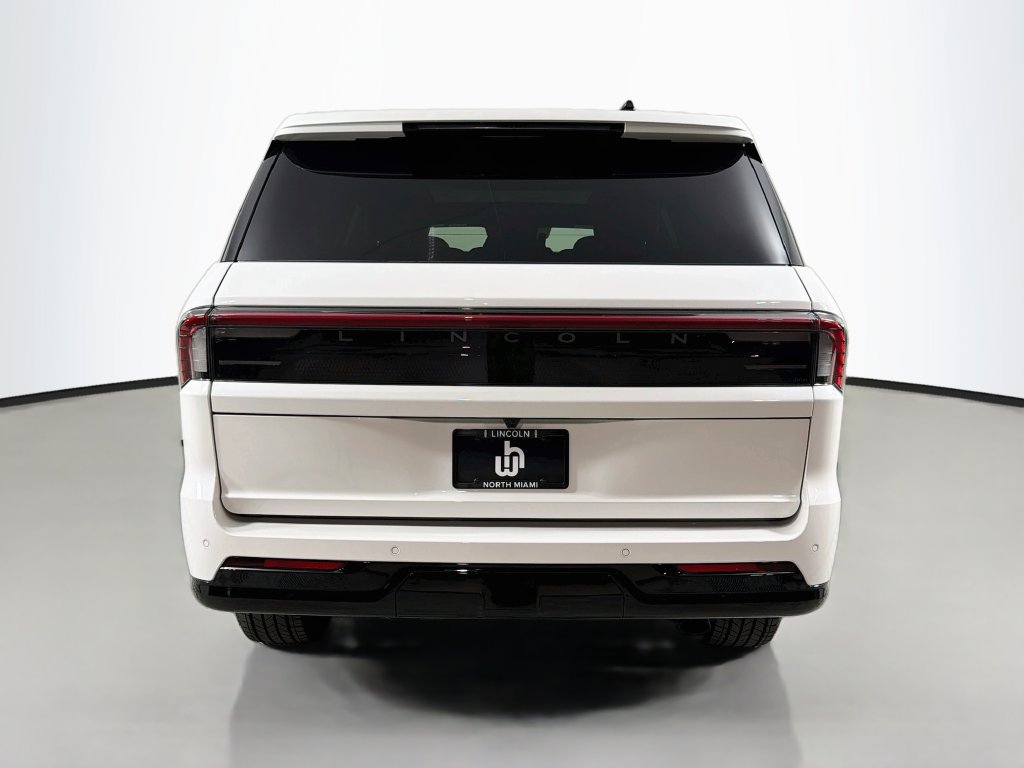 New 2025 Lincoln Navigator Reserve w/ Jet Appearance Package AWD/4WD image 6