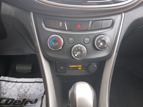 Used 2017 Chevrolet Trax LT w/ LT Convenience Package image 20