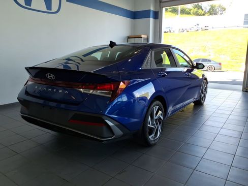 Certified 2025 Hyundai Elantra Sport FWD image 5