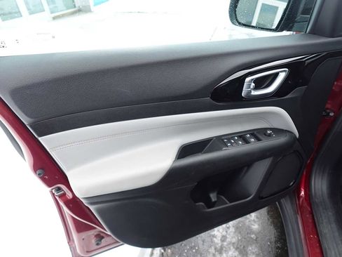 Used 2022 Jeep Compass Limited image 12