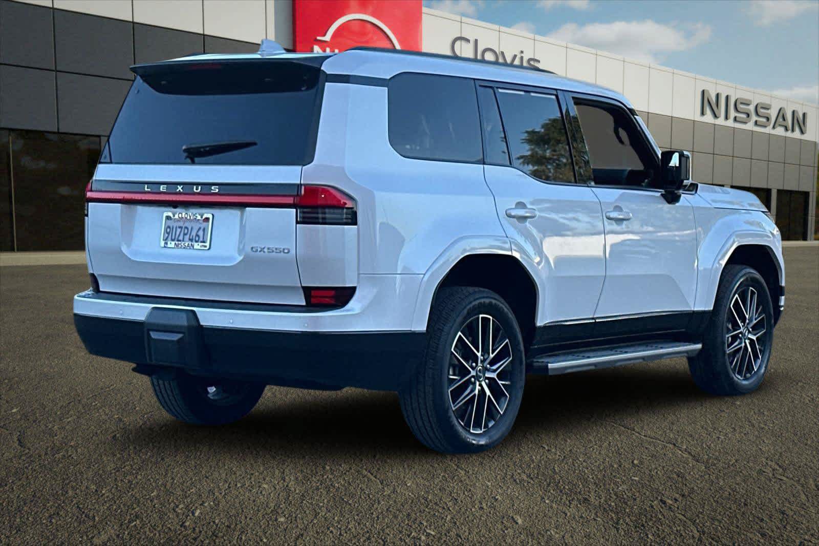 Used 2025 Lexus GX 550 w/ Cold Area Package AWD/4WD image 3