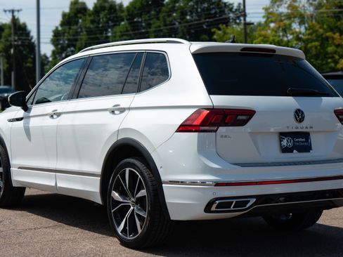Certified 2024 Volkswagen Tiguan SEL R-Line AWD/4WD image 4