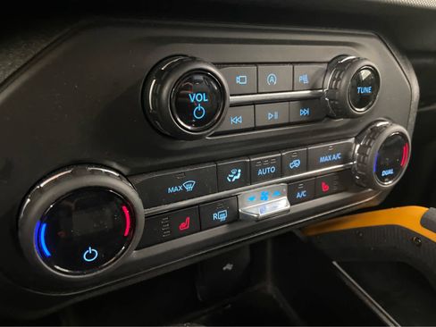 Used 2021 Ford Bronco Badlands image 32