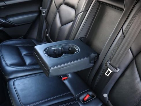 Used 2018 Porsche Cayenne Platinum Edition w/ Premium Package image 68