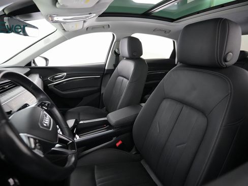 Used 2022 Audi e-tron Premium Plus image 7