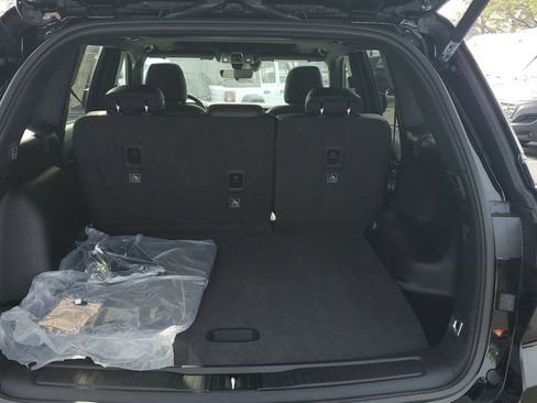 New 2025 Jeep Grand Cherokee Altitude image 9