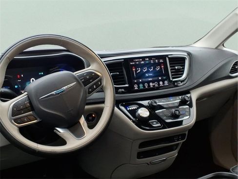 Used 2020 Chrysler Pacifica Limited w/ Advanced Safetytec Group image 11
