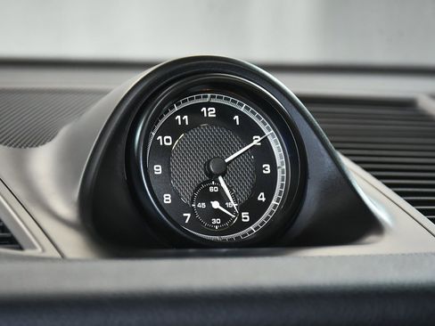 Used 2025 Porsche Macan image 29