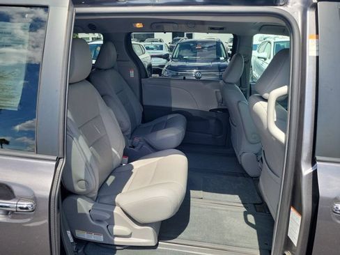 Used 2017 Toyota Sienna XLE w/ XLE Navigation Package AWD/4WD image 2