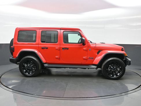 Used 2025 Jeep Wrangler Unlimited Sahara AWD/4WD image 10