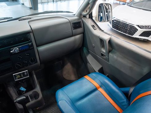 Used 2002 Volkswagen Eurovan GLS image 38