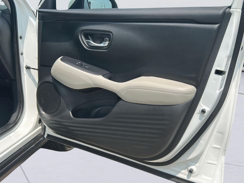 Used 2025 Honda HR-V LX image 24