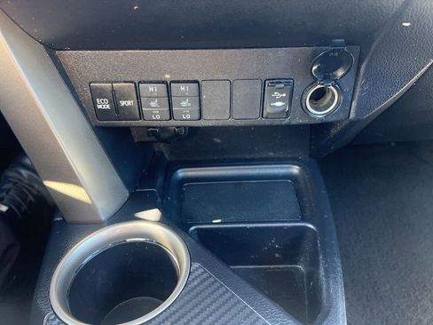 Used 2014 Toyota RAV4 Limited image 19