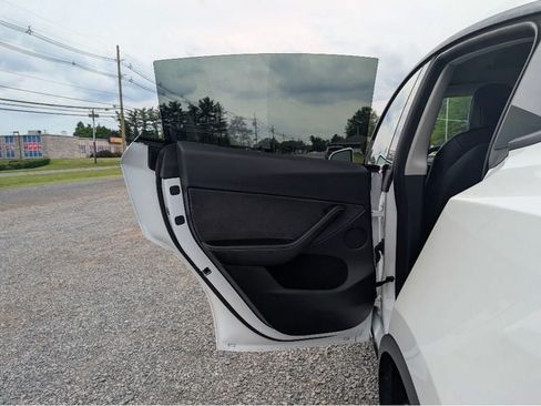 Used 2023 Tesla Model Y Long Range AWD/4WD image 10