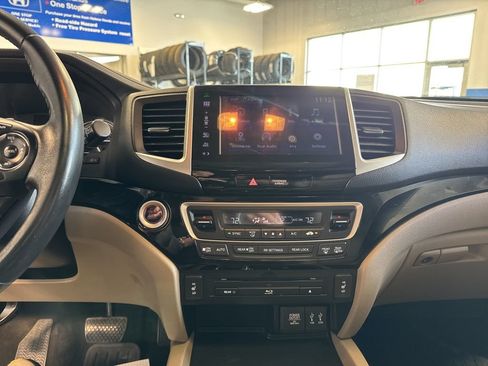 Used 2016 Honda Pilot Touring image 14