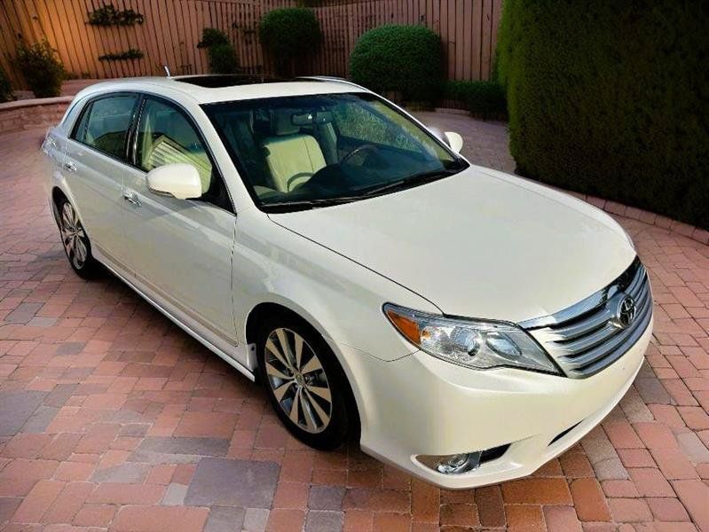 Used 2011 Toyota Avalon Limited FWD image 1