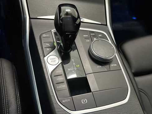 Used 2021 BMW 330e w/ Convenience Package image 17