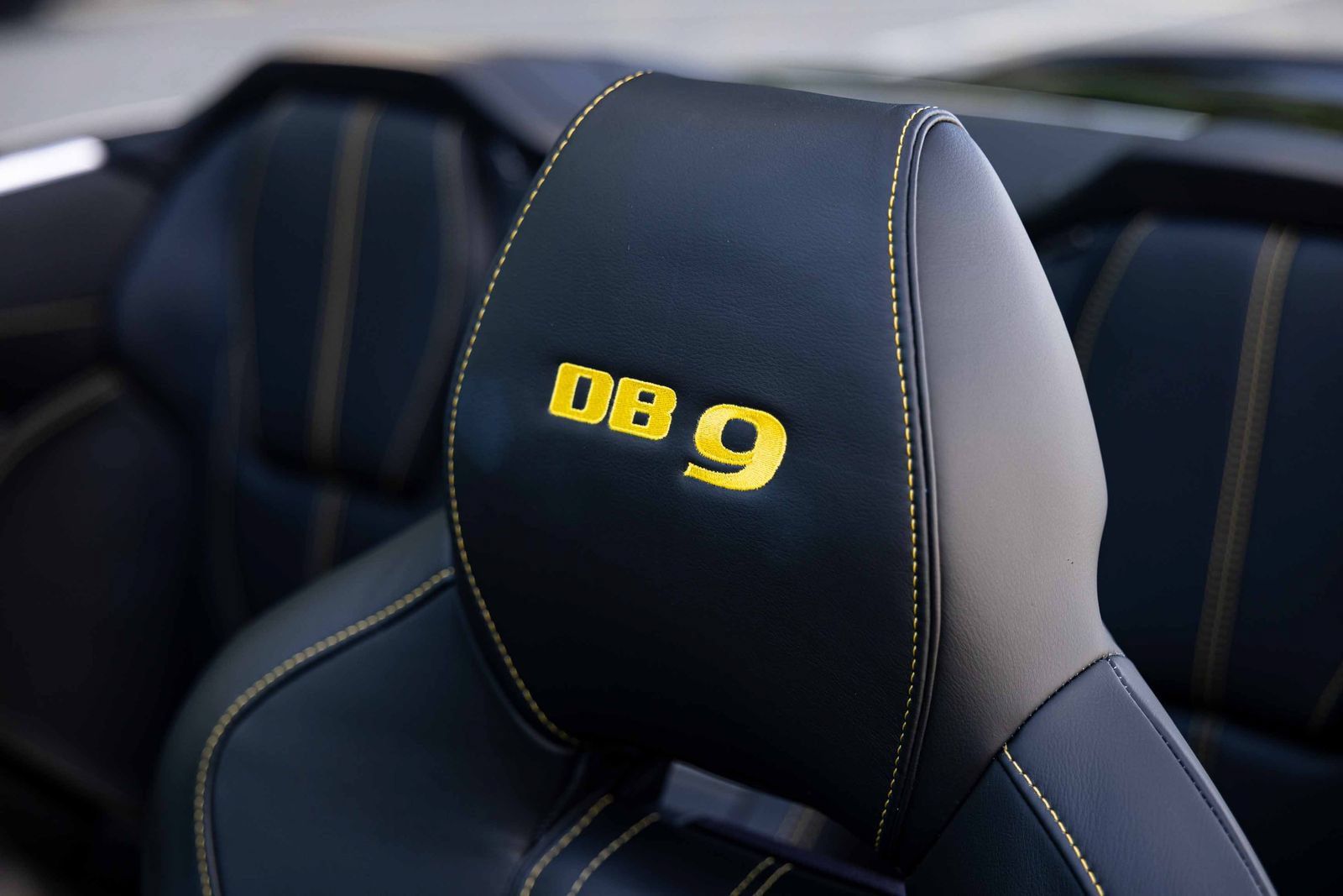 Used 2013 Aston Martin DB9 Volante RWD image 16