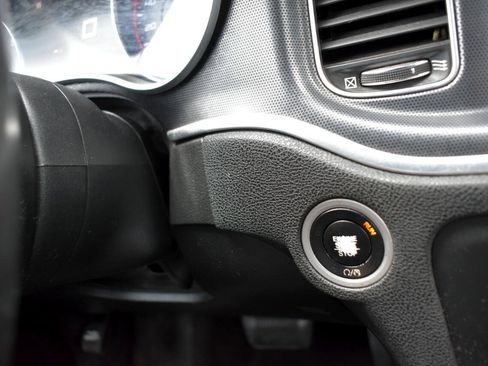 Used 2017 Dodge Charger R/T w/ Premium Group image 39