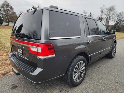 Used 2017 Lincoln Navigator Select image 6