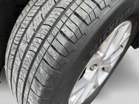 Used 2022 Jeep Grand Cherokee Limited image 19