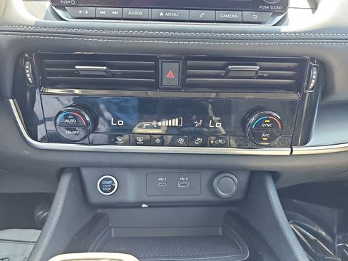 Used 2021 Nissan Rogue SV FWD image 27