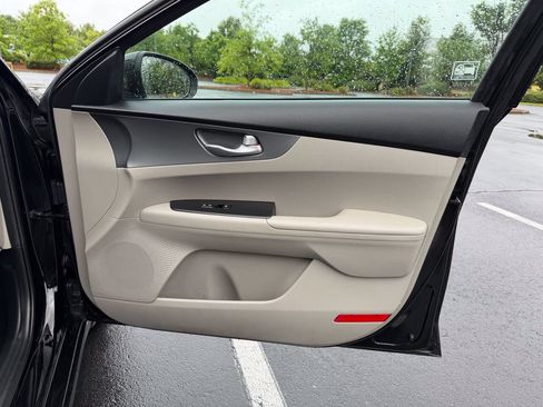 Used 2019 Kia Forte LXS FWD image 18