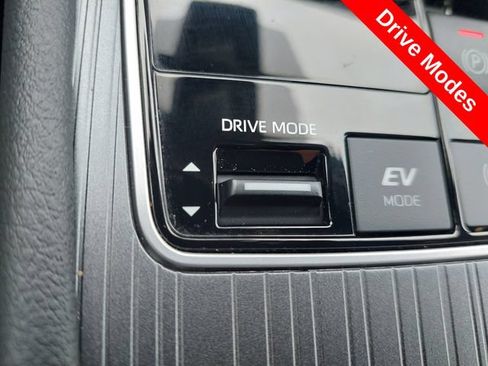 Used 2025 Toyota Sienna XLE FWD image 17