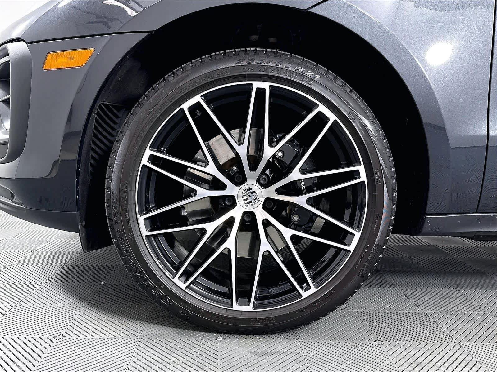 Certified 2023 Porsche Macan S AWD/4WD image 11