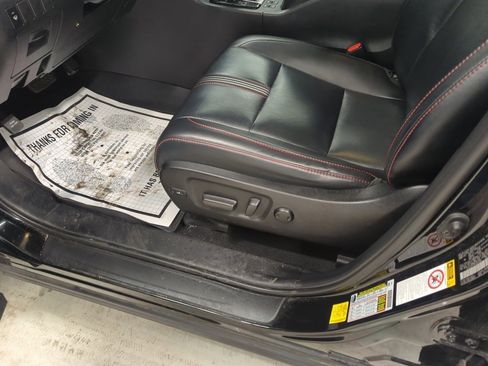 Used 2019 Toyota Highlander AWD V6 image 11