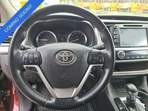 Used 2017 Toyota Highlander XLE AWD/4WD image 10