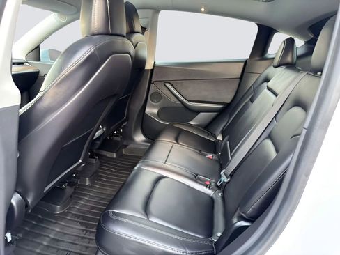 Used 2021 Tesla Model Y Long Range image 14