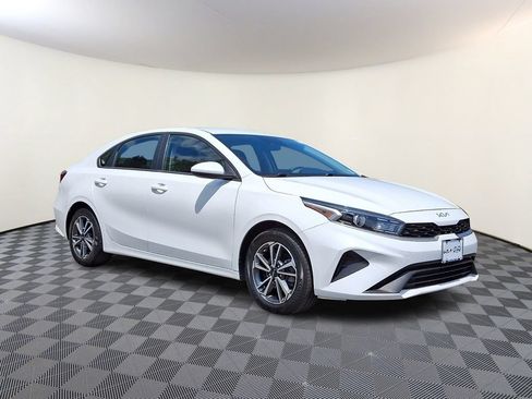 Certified 2022 Kia Forte LXS FWD image 1