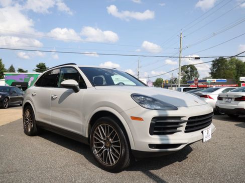 Used 2022 Porsche Cayenne Platinum Edition AWD/4WD image 3