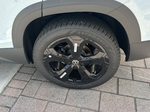 New 2026 Volkswagen Taos SEL AWD/4WD image 10