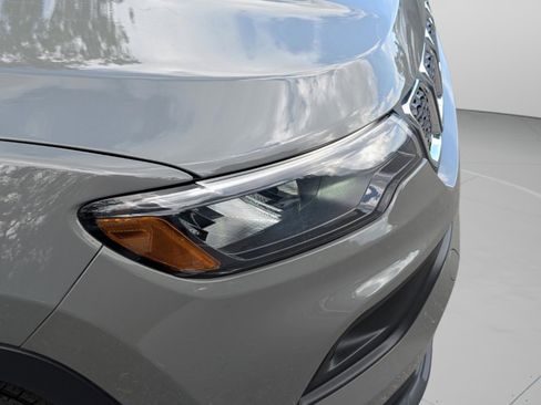 Used 2023 Jeep Compass Latitude image 11