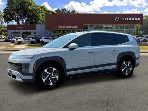 New 2026 Hyundai Ioniq 9 SE image 2