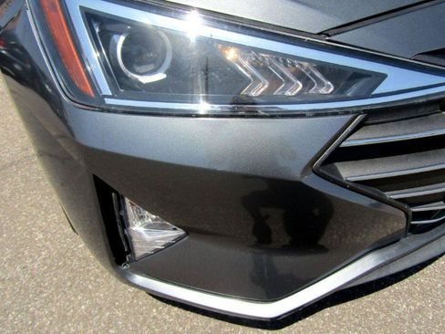Used 2019 Hyundai Elantra SE FWD image 13