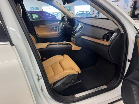 Used 2016 Volvo XC90 T8 Inscription w/ Vision Package image 3