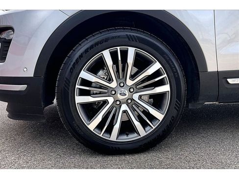 Used 2018 Ford Explorer Platinum AWD/4WD image 9