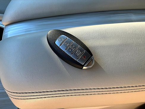 Used 2018 Nissan Murano Platinum image 34