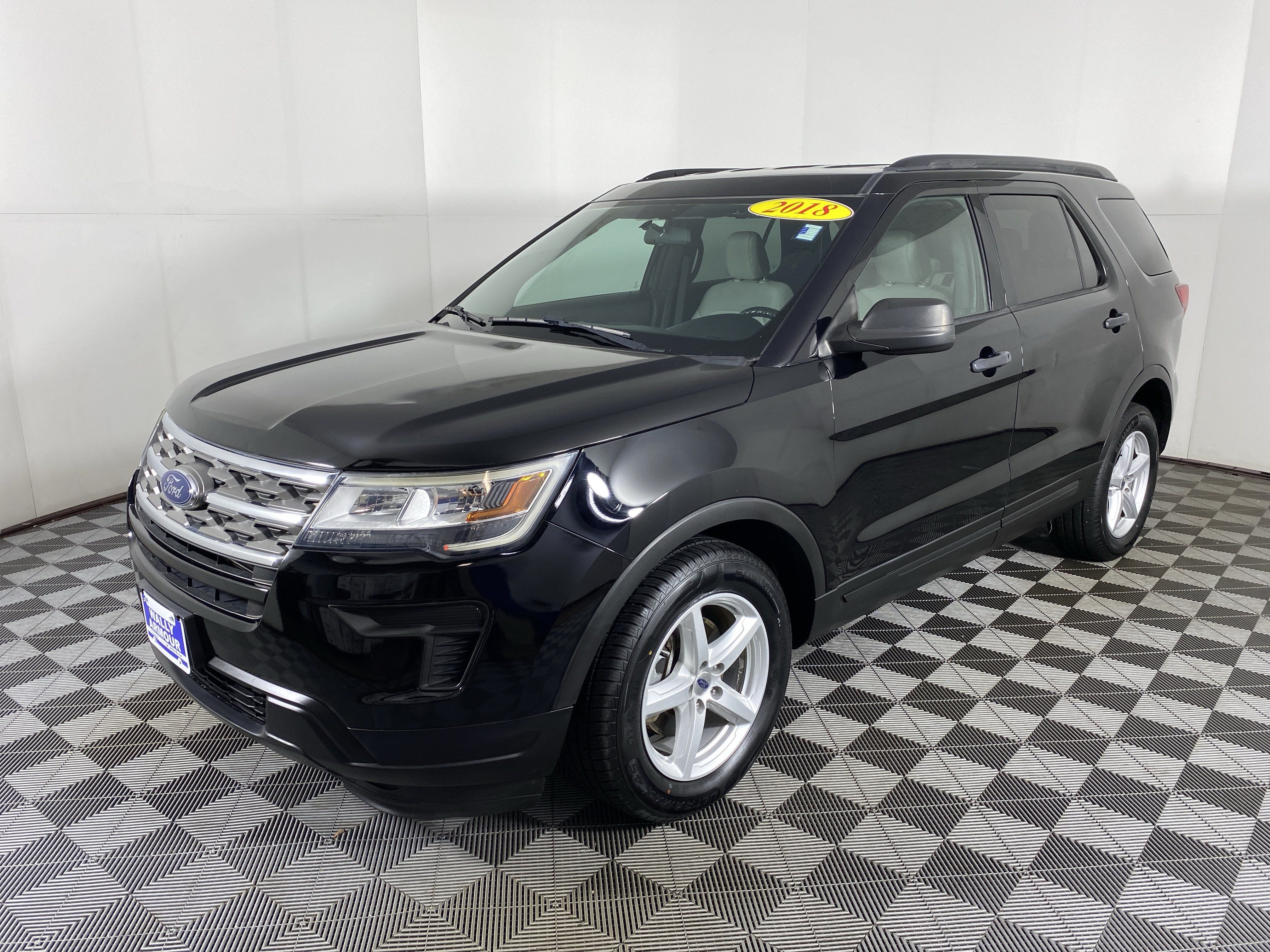 Used 2018 Ford Explorer 4WD w/ Class II Trailer Tow Package image 9