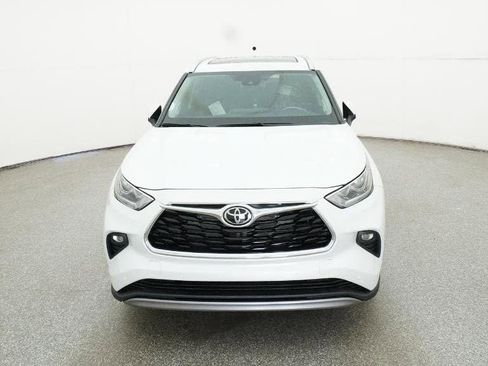 New 2026 Toyota Highlander Platinum image 15