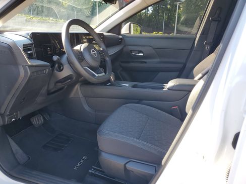 Used 2025 Nissan Kicks SV FWD image 16